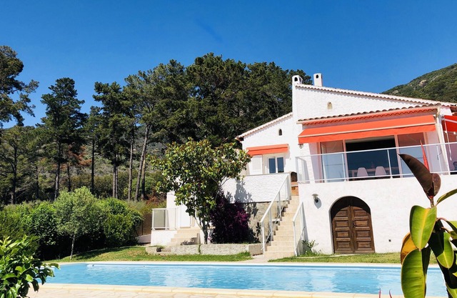 Encantadora villa de 2 dormitorios con magníficas vistas al mar y piscina, Sagone Córcega