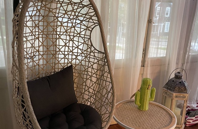 Charming 2BR/1BA Located in the ❤️ Of Downtown East Dundee