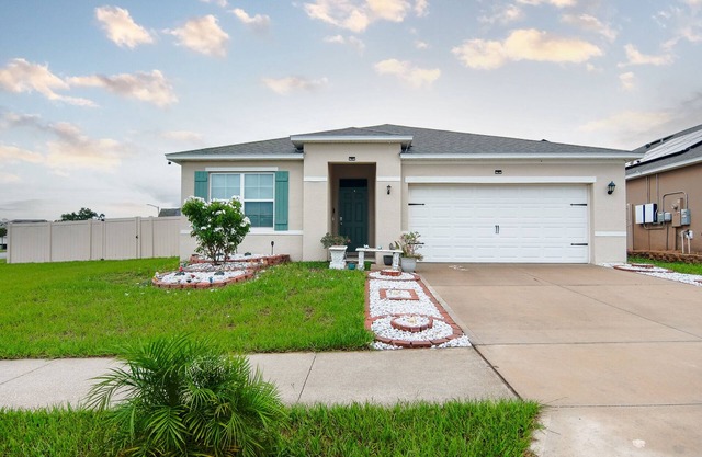 Charming 2BR/1BA SHARED Home in Haines City w/ FirePit