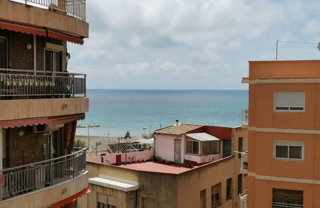 Encantador Piso Completo de 3 Habitaciones en la Playa del Postiguet
