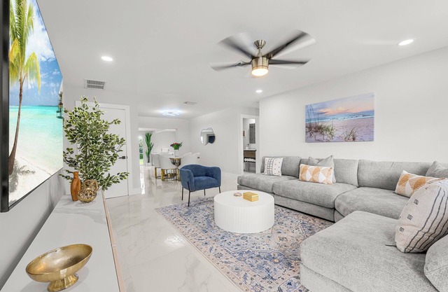 Charming 3-bed House in Delray Beach, Fence yard/grill/loungers/safe & quite