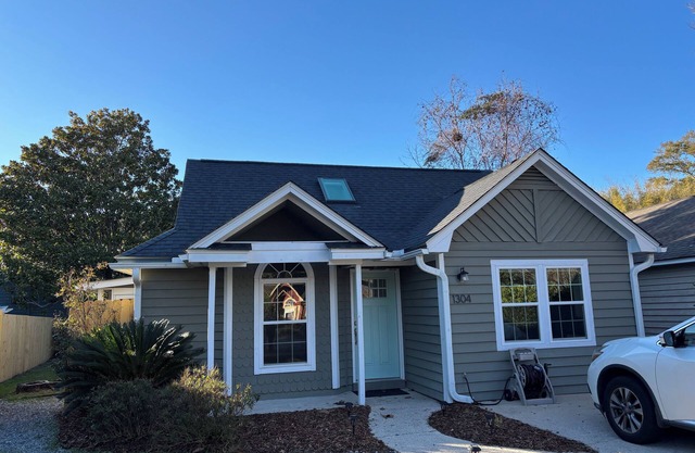 Charming 3-bedroom cottage with WiFi, AC in Mount Pleasant