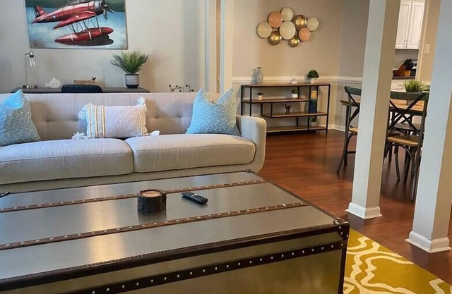 Charming - 3 bedroom, two floor condo with parking