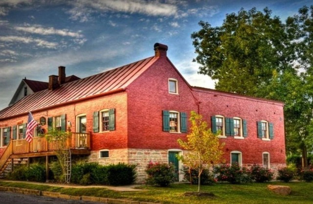 Charming 3 Bedroom 2 Bath Home in Historic Downtown Hermann, Mo.