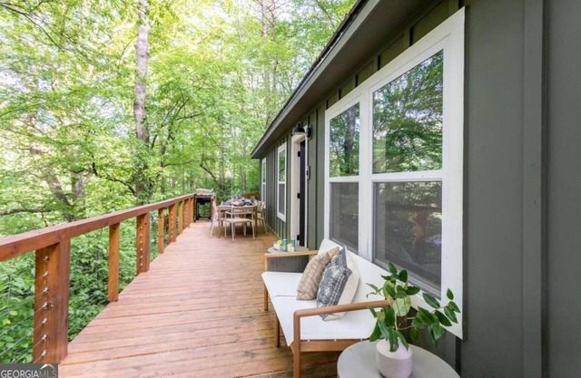 Charming 3-bedroom cottage w/hot tub and fire pit in Blue Ridge