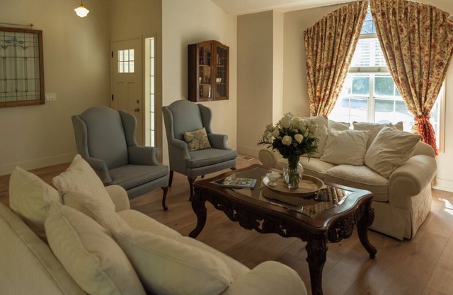 Charming 3-bedroom Folsom Cottage Near Trails, Lake & Old Town