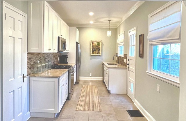 Charming 3-bedroom house with AC and WiFi in enjoyable East Point