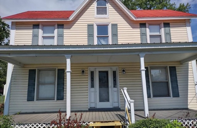 Charming 3-bedroom house in the Heart of Rock Hall with WiFi, AC