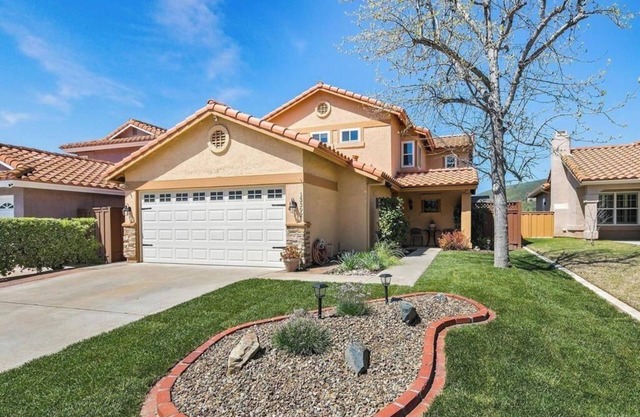 Charming 3-bedroom house in San Diego with amazing views and private back yard