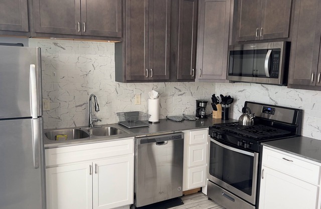 Charming 3-bedroom house with WiFi, AC in enchanting St. Louis