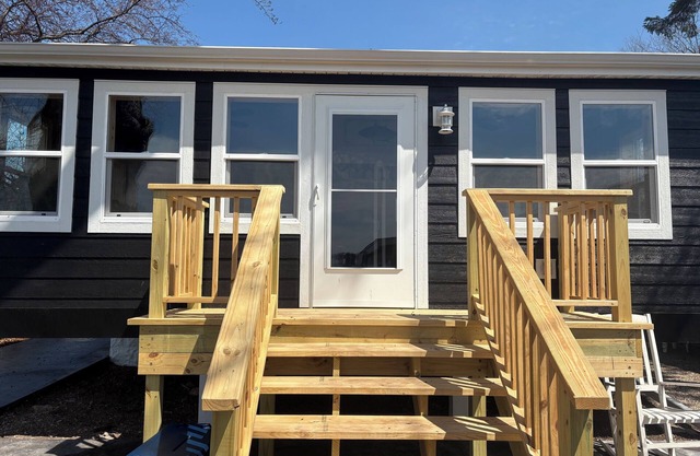 Charming 3-bedroom house with beautiful views of the Wolf River!