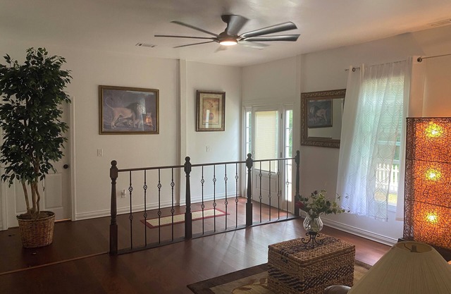 Charming 3-bedroom house in fantastic Newnan with AC. 25 minutes from airport.