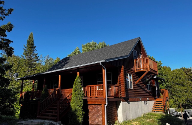 Charming 3-bedroom Log Cottage in peaceful Tobermory