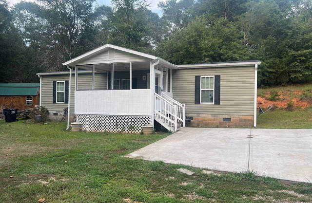Charming 3-bedroom mobile home with WiFi and AC close to Lake Hartwell