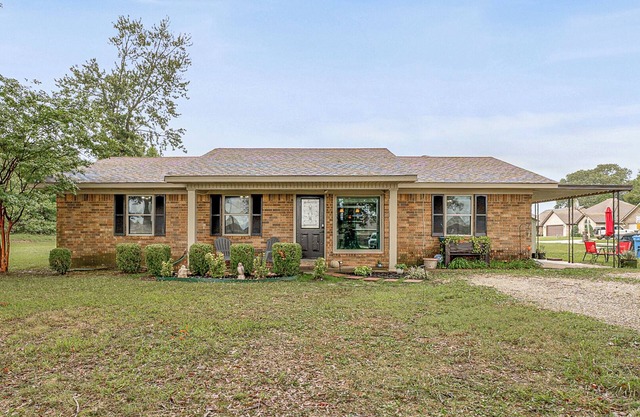 Charming 3-bedroom ranch house with WiFi, AC in amazing Valley View Jonesboro