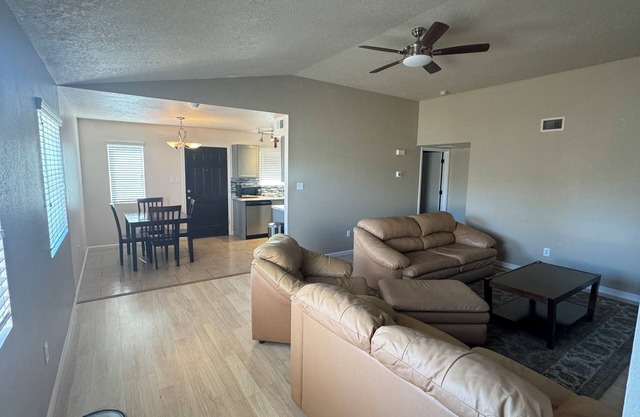 Charming 3-bedroom house 15 minutes from Balloon Fiesta Park