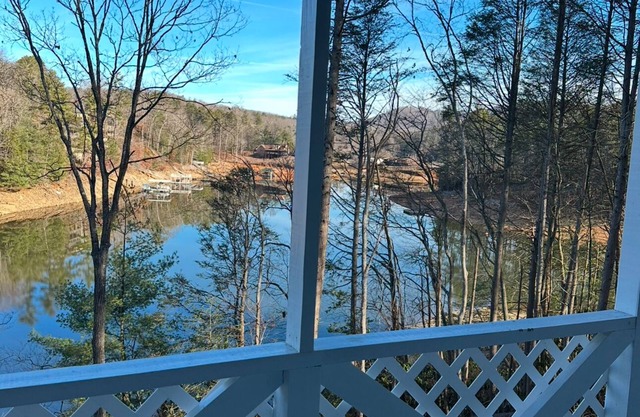 Charming 3 Bedroom 2 Bath Cabin in Blairsville /North Georgia Mountains