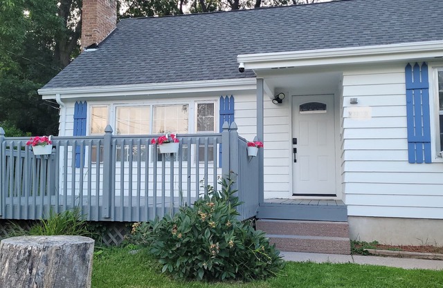 Charming 3-bedroom house with WiFi and AC in lovely Lake Geneva