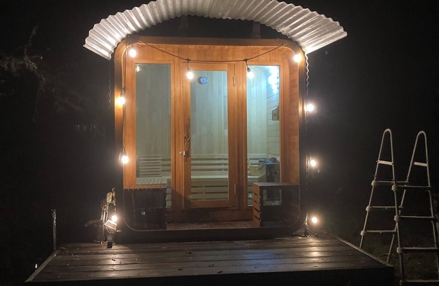 Charming 3-bedroom house with Sauna, WIFI, fenced yard, lots of free parking.