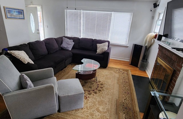 Charming 3-bedroom house with WiFi free parking