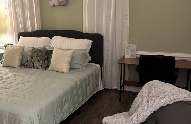 Charming 3-bedroom house with WiFi, AC in awesome Rocky Mount