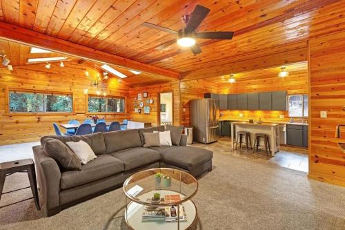Charming 3BR with Hot Tub Balcony & Wood Stove