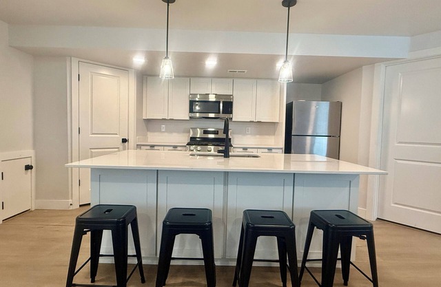 Charming 4-bedroom 4-bathroom! New! Location!