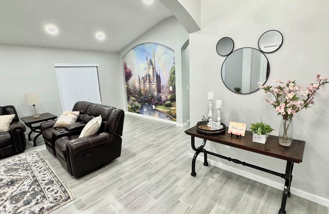 Charming 4-bedroom house with pool,WiFi, AC in Kissimmee near Disney