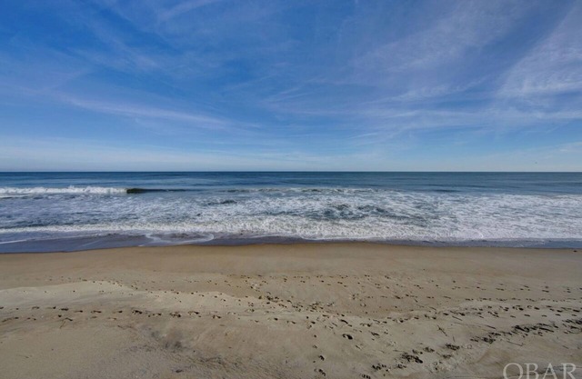 Charming 4-bedroom oceanfront cottage with AC and WiFi in Buxton.