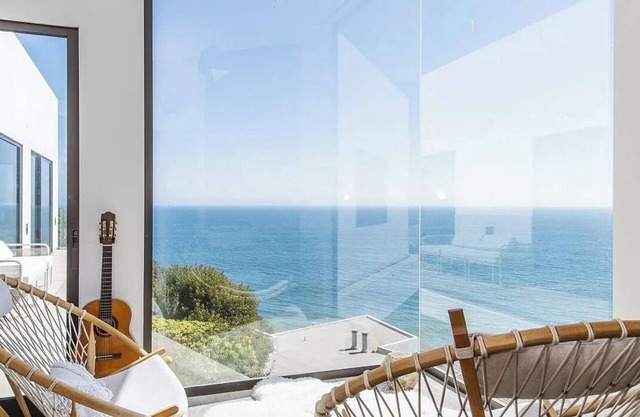 Charming 4-bedroom villa with WiFi and AC with 200 People Event Space.