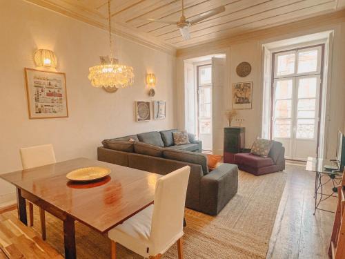 Charming 5 Bedroom Apartment in Traditional Lisbon