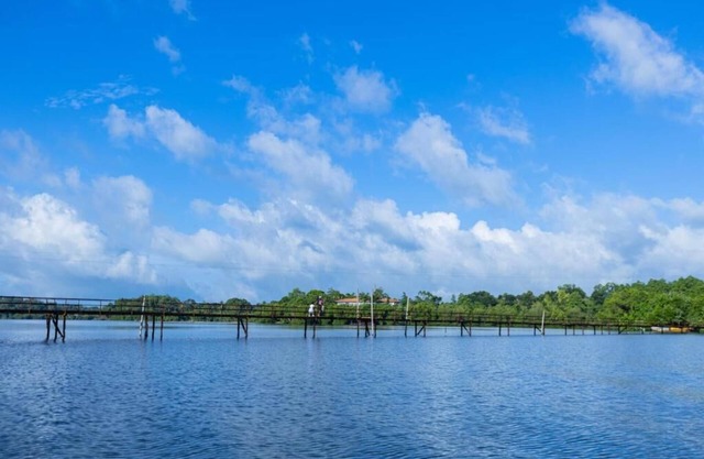 Charming 5-bedroom hotel with WiFi, AC in Balapitiya