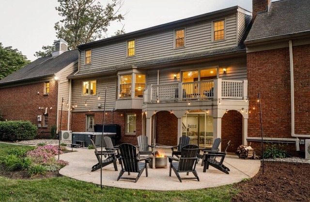 Charming 5-bedroom Home in welcoming Lancaster County AC, WiFi