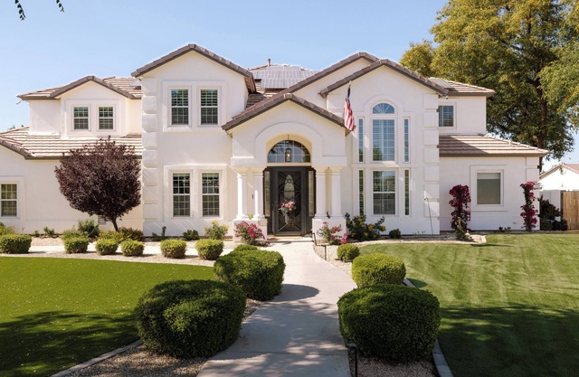 Charming 5-bedroom house with AC in Queen Creek with amazing Pool