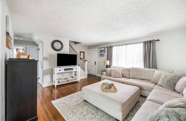 Charming 5BR | Near LU by Saydrajanes Properties