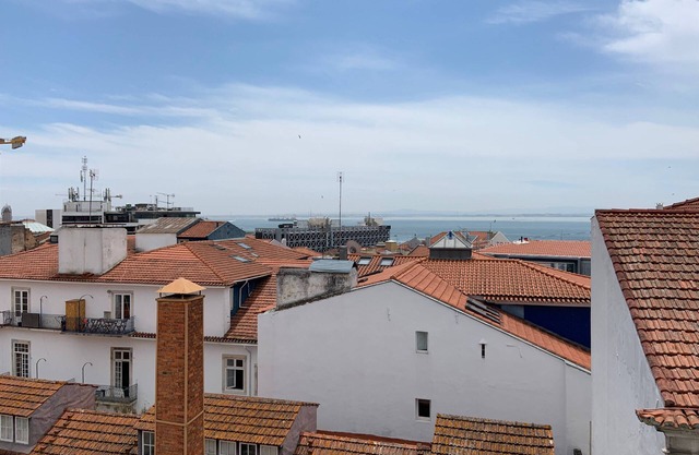 Charming 6 Bedroom Apartment w/ River View