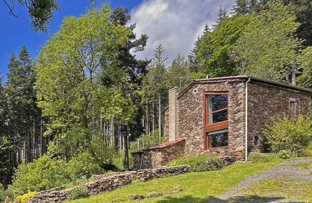 Casa de campo cómoda en Saint-Étienne, 2 habitaciones, terraza, estufa de pellets, cerca de servicios