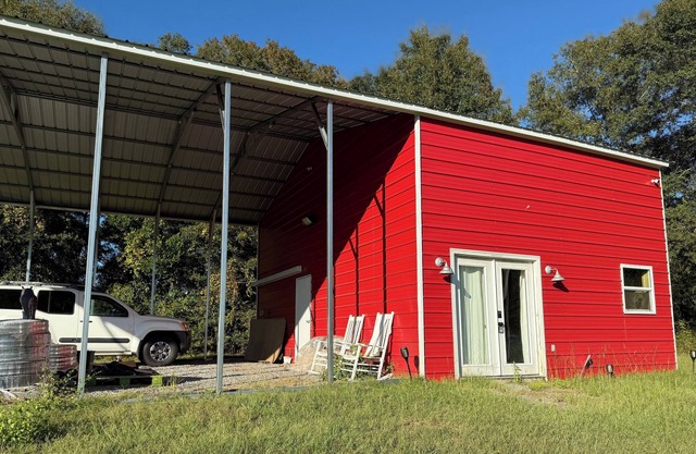 Charming and quiet 1-bedroom loft barndominium on 12 acres with RV hookups