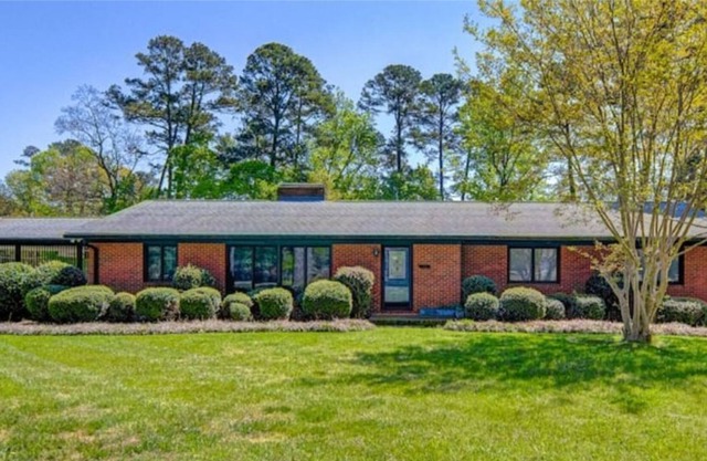 Charming and Spacious 8BR/5BA Home in Jamestown