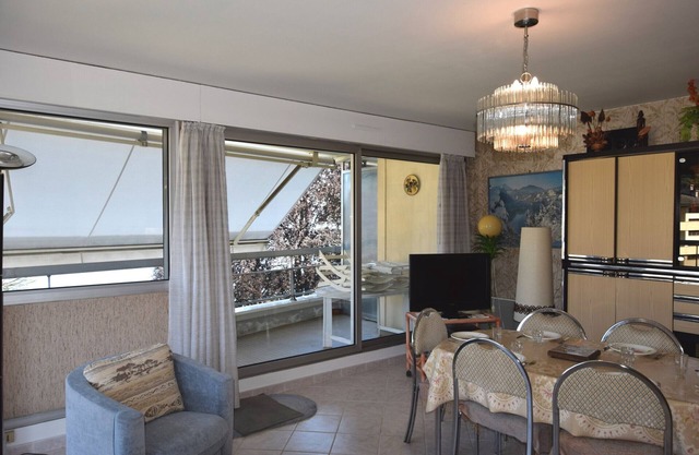 Acogedor apartamento con vistas, cerca de playa y servicios en Evian