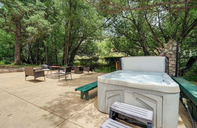 Charming Creekside 2BR/2BA/Kitchen @ Pikes Peak