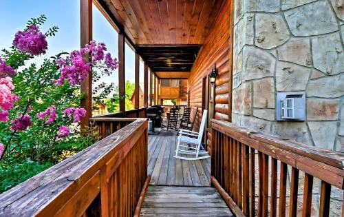 Charming Cabin Retreat with Grill Deck & Resort Perks