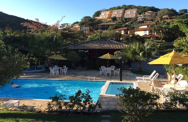 Encantador chalet en João Fernandes, comunidad cerrada y cerca de la playa.