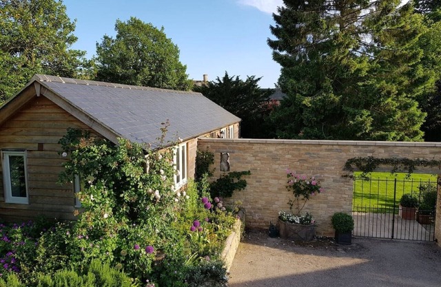 Charming Charlbury Cottage set in Idyllic garden