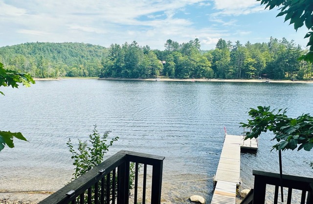 Charming Chic Home. Sleeps 15, Pet-friendly!