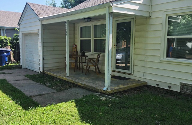 Charming comfortable Mid- term 2-bedroom house with WiFi, Wichita