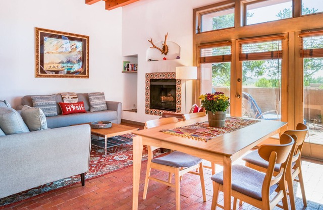 Charming condo with fireplace, patio, grill, W/D, & pool - quiet location