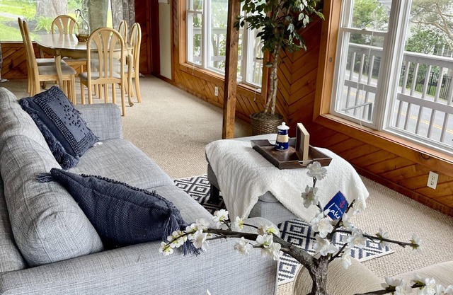 Charming cottage at the cove!!