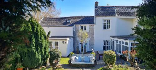 Charming cottage in Pilton-newly renovated