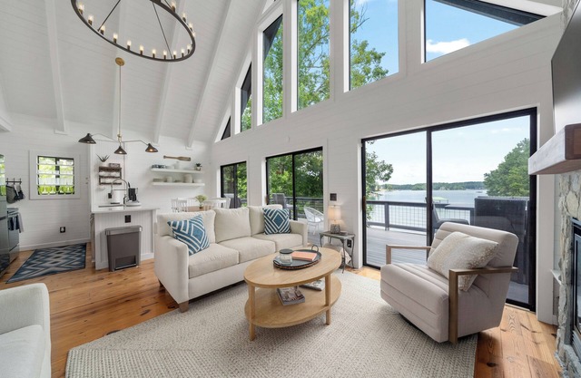 Charming Cottage on Lake Keowee with Private Boat Dock